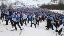 Millares de esquiadores se reúnen en la mayor competición de Rusia