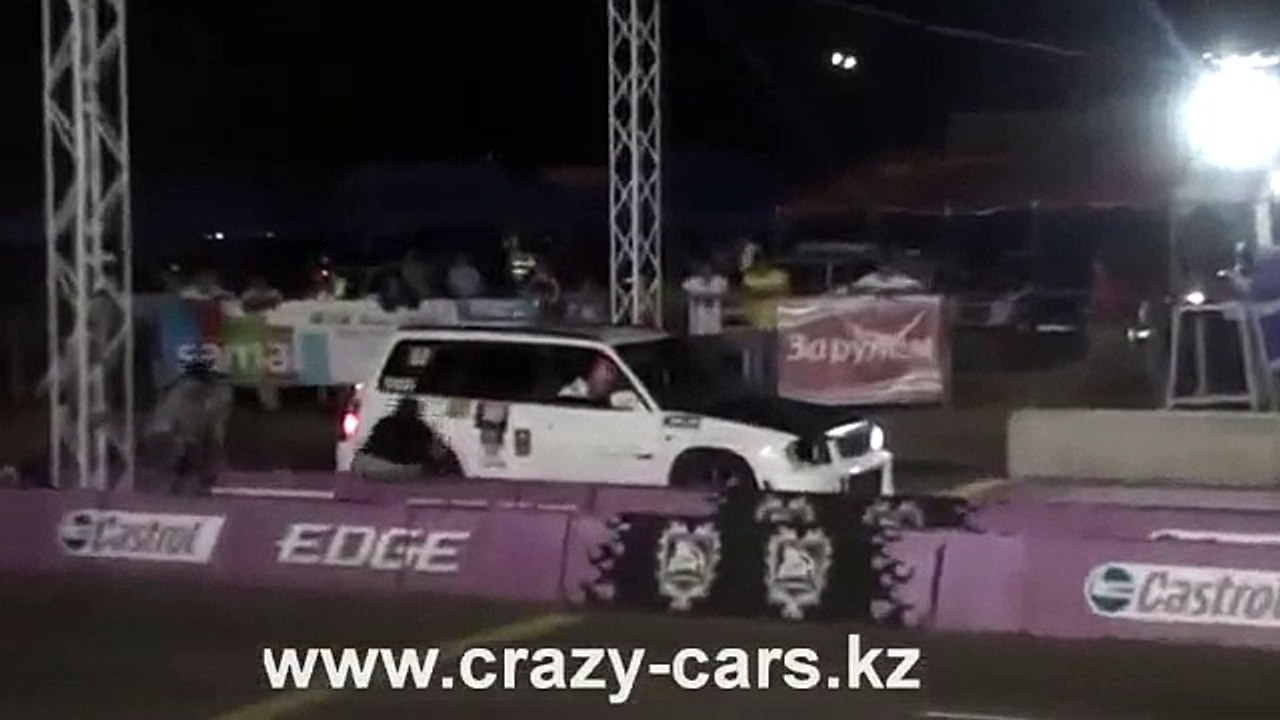 Уличные гонки на машинах 2014 Subaru Forester VS Nissan GT