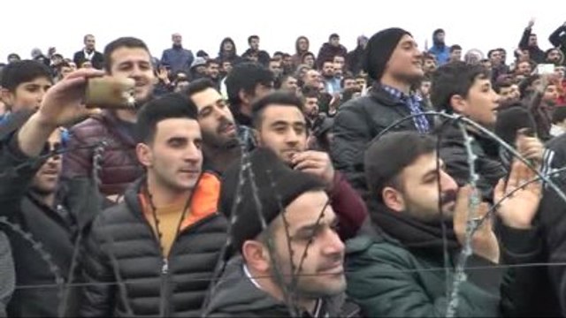 Taraftarlar Lastik Yakarak Isındı