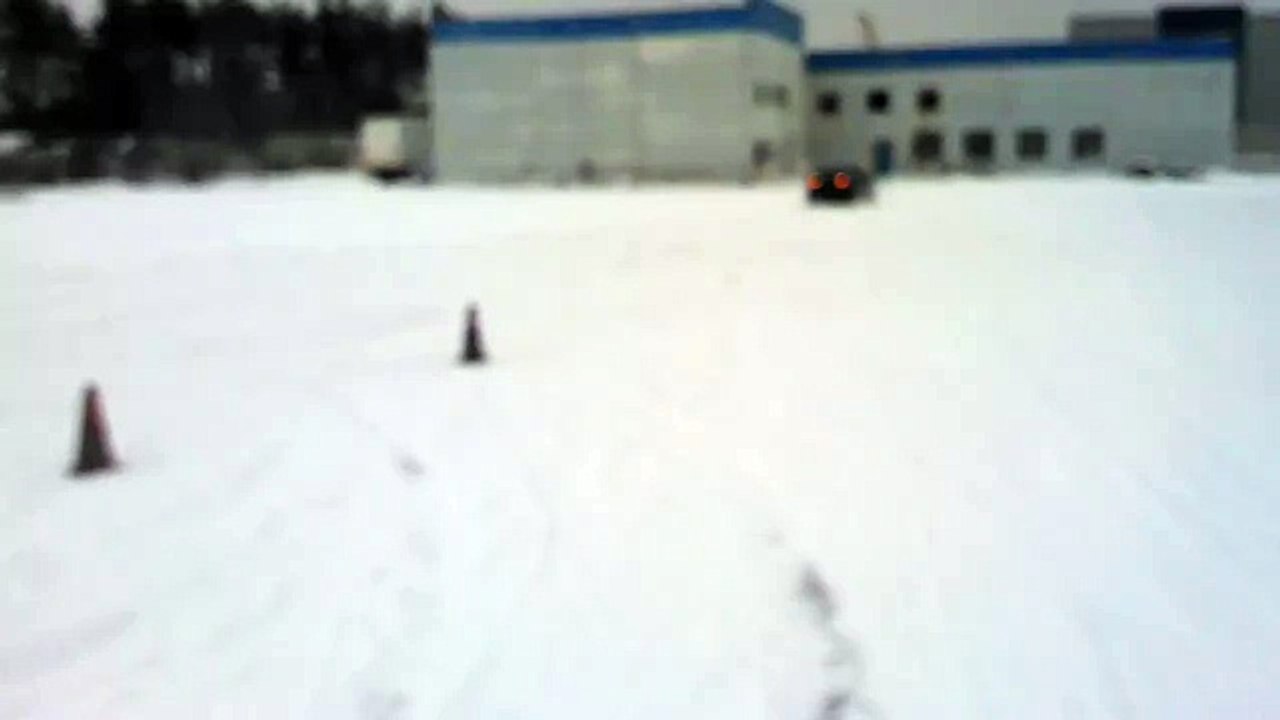 Экстремальное вождение автомобиля зимой от Школы контраварийного вождения Карбон в Киеве