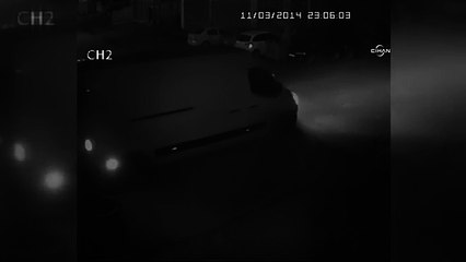 Maskeli hırsızlar güvenlik kamerasında