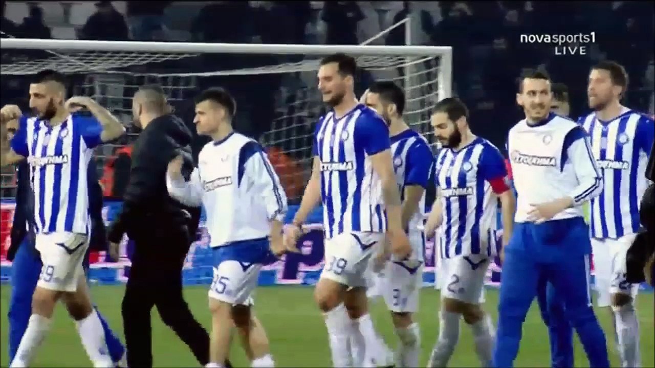 Οι φίλοι του ΠΑΟΚ χειροκροτούν τους παίκτες του Ηρακλή