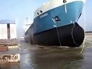 Как спускают на воду корабли)