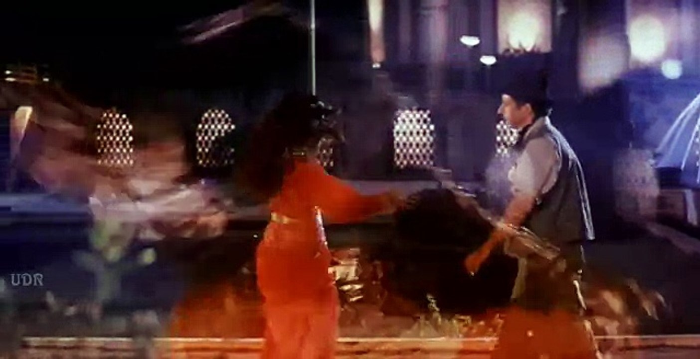 (HD) Main Cheez Badi Hoon Mast - Mohra - Hot Raveena Tandon - 19