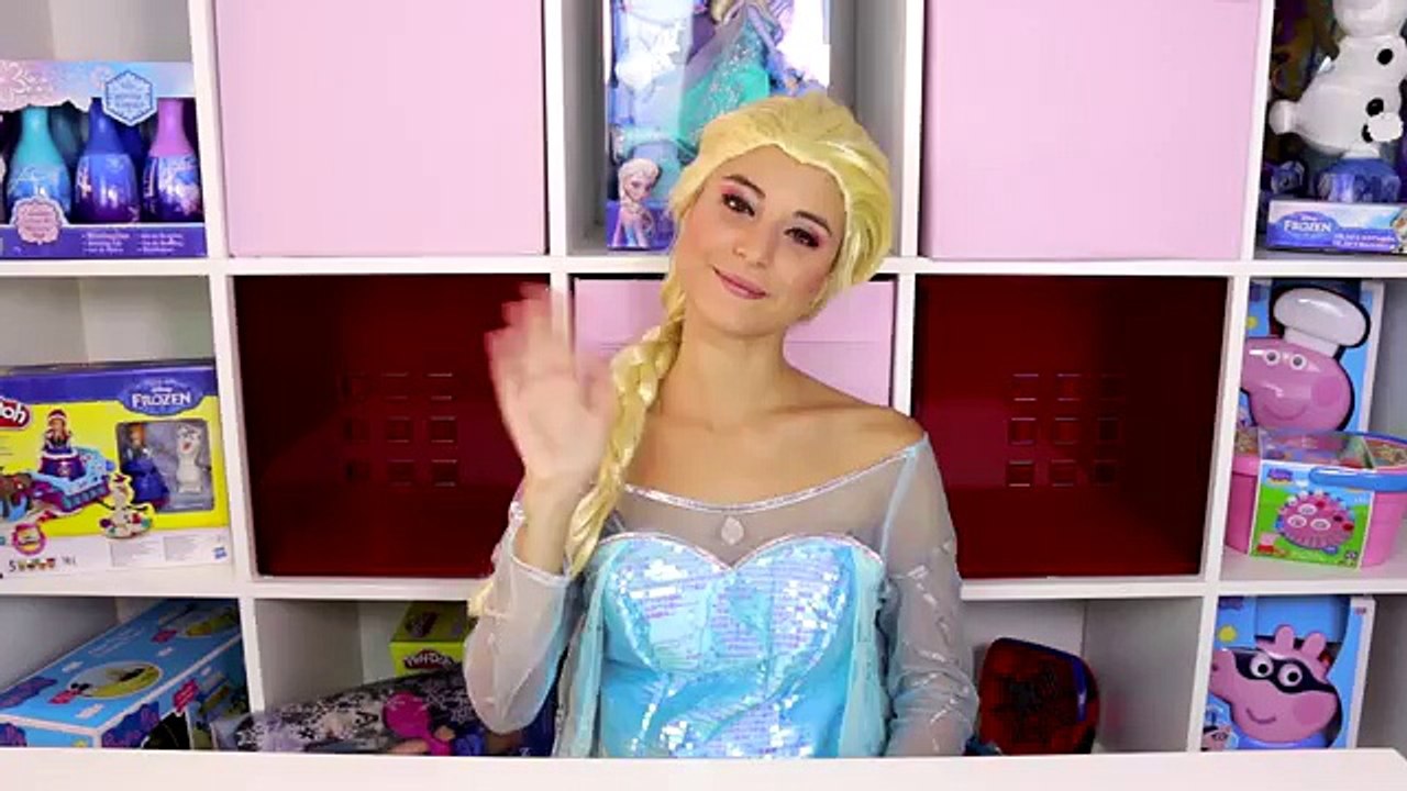 Frozen Elsa Disney in Real Life open Peppa Pig Picnic Basket toy unboxing