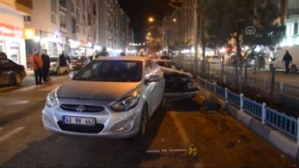 Kütahya'da Trafik Kazası: 2 Yaralı