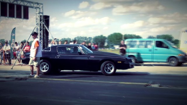 Chevrolet Camaro Vs. VW Golf III TDI Drag Race HD