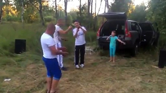 ЭЭЭЭХ ГУЛЯЙ ДУША!))) Вот так Русские отдыхают на природе))