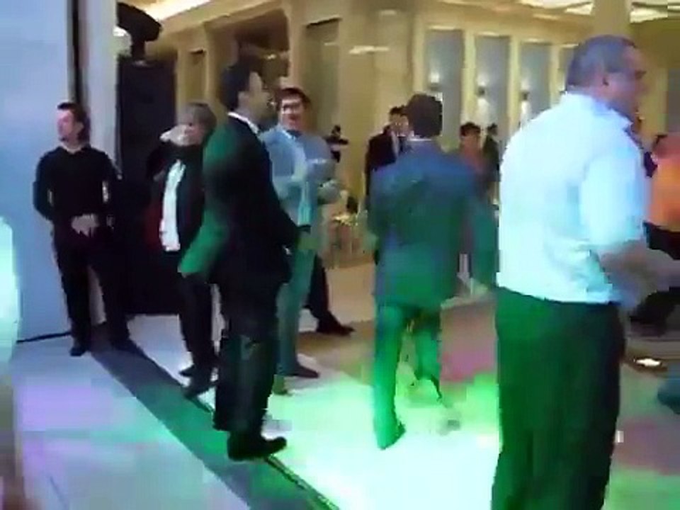 ТАНЕЦ ДМИТРИЯ МЕДВЕДЕВА ! Видео которое посмотрели миллионы!)))