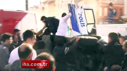 Sultanahmet'teki olay yerine giden polis ekibi kaza yaptı