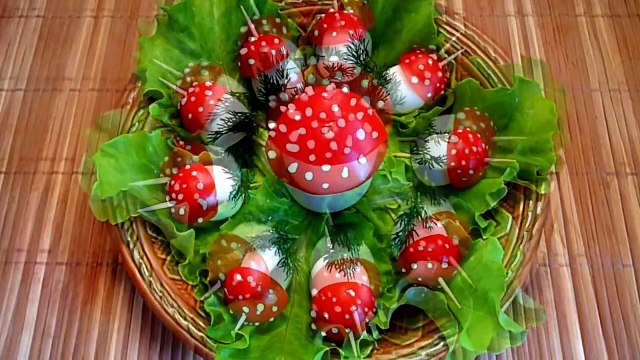 Грибы из помидор и яиц! Украшения из овощей! Mushrooms of tomato and eggs!