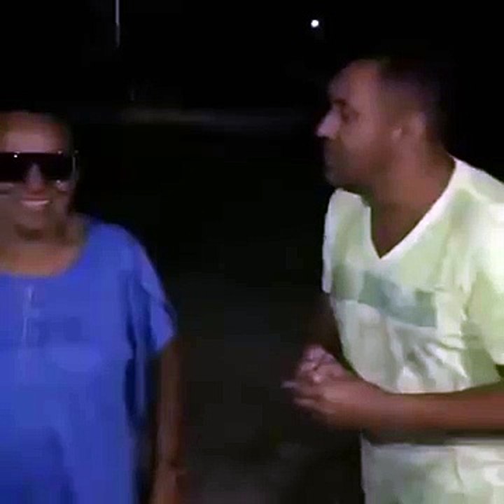 mãe qual a diferença de chupa uma rola e um picolé?kkkkk tiririca é foda