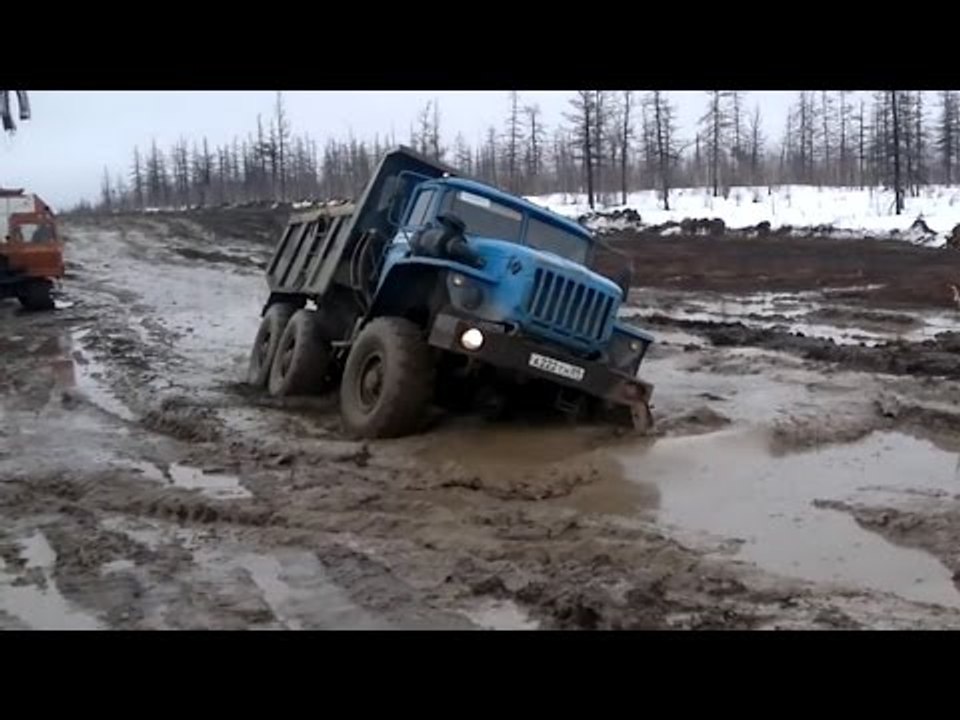 Автомобили Урал по бездорожью и водным преградам, видео жесть!