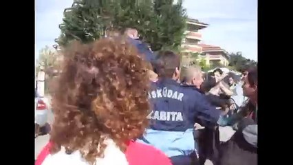 Zabıtadan gence meydan dayağı