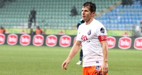 Emre Belözoğlu, Beşiktaşlı Taraftarlara El Kol Hareketi Yaptı