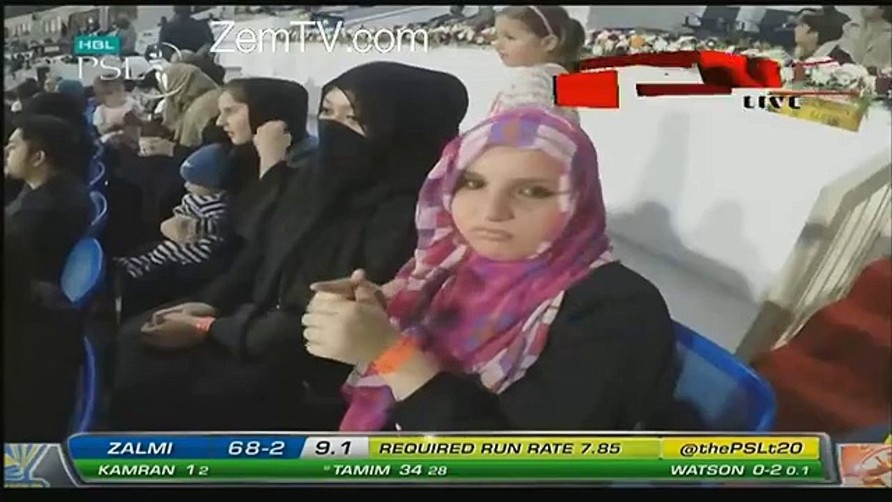 Shahid Afridi’s Wife and Daughters Watching Match from Public Lounge Instead Of Vip Lounge