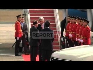 Report TV - John Kerry mbërrin në Tiranë 3 minuta bisedë me Nishanin