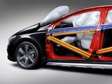 Prueba de la nueva tecnología del Volvo V40: el airbag para peatones