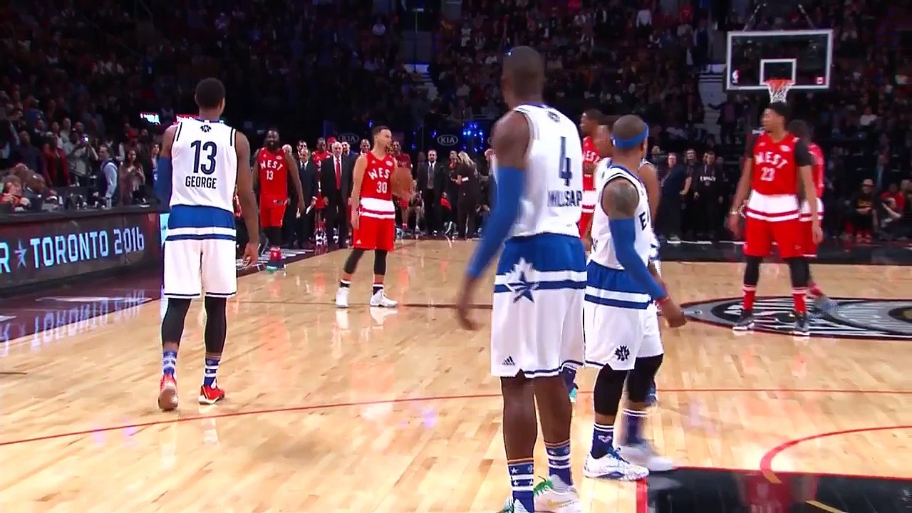 Stephen Curry termine le All-Star Game sur un tir du milieu du terrain !