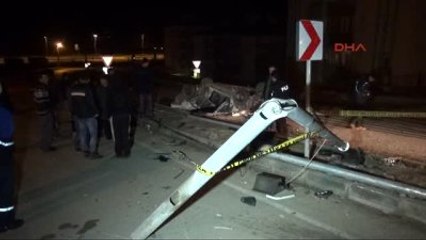 Karabük - Otomobil Aydınlatma Direğine Çarptı 1 Ölü, 1 Yaralı