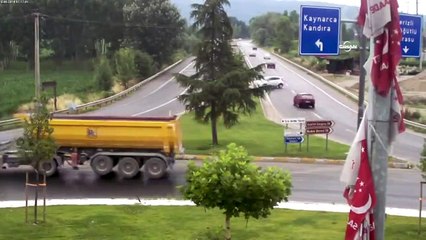 Mobese kameralarına yansıyan ilginç anlar