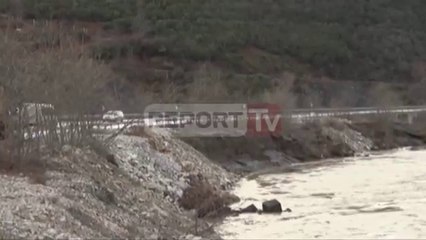 Report TV - Prurjet e lumit Mat gërryejnë Rrugën e Kombit, ndërhyn ushtria