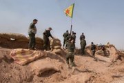 YPG, Rusya'nın Hava Desteğiyle Tel Rıfat Şehrine Girdi