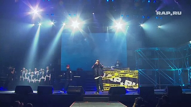 Bess и Смоки Мо Бог любит всех людей на премии Stadium Ruma