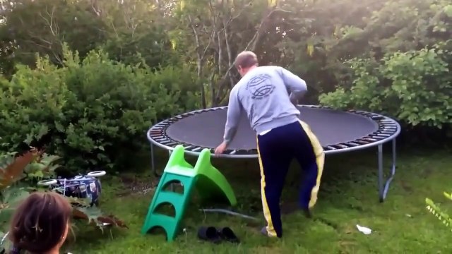 Сейчас папка покажет, как нужно батутить прикол