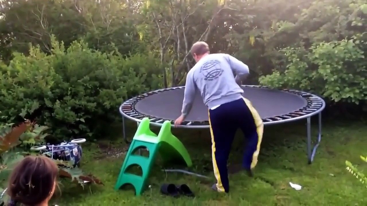 Сейчас папка покажет, как нужно батутить прикол