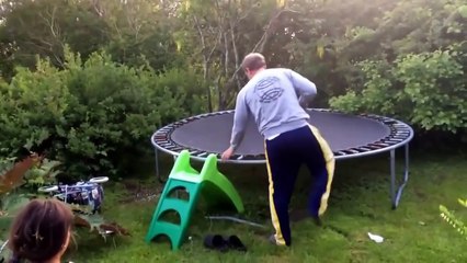 Сейчас папка покажет, как нужно батутить прикол