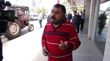 Polisimize Silah Sıkıyorsunuz' Denilen Emekli Öğretmen Terlikle Bankaya Koştu