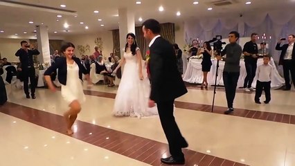 Вот как надо танцевать лезгинку!!! Смотреть всем! Танец на свадьбе!