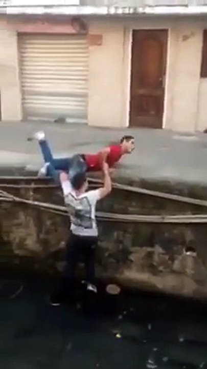 har ek friend kamena hota hy