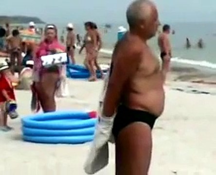 Повеселил мужик - ржали, надорвали животы! Это надо видеть =))