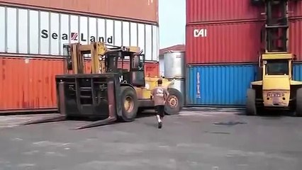Экстремальное вождение погрузчика