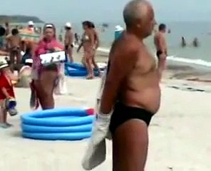 Повеселил мужик - ржали, надорвали животы! Это надо видеть =))