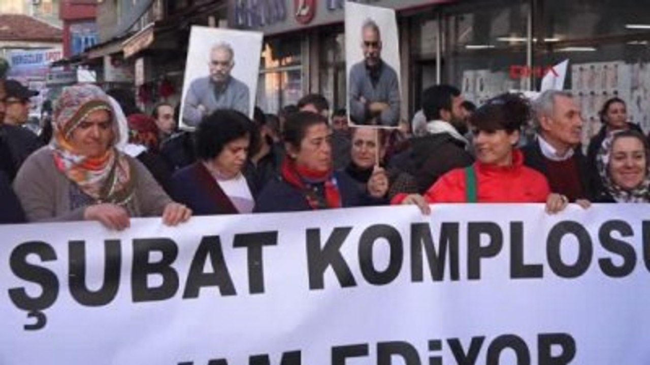 Antalya'da, Hdp'nin Öcalan Protestosuna Polis Müdahalesi