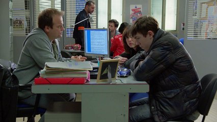 Indiscrétion : Les ados au poste