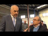Edi Rama, viziton fabriken 100% shqiptare të prodhimit të tullave