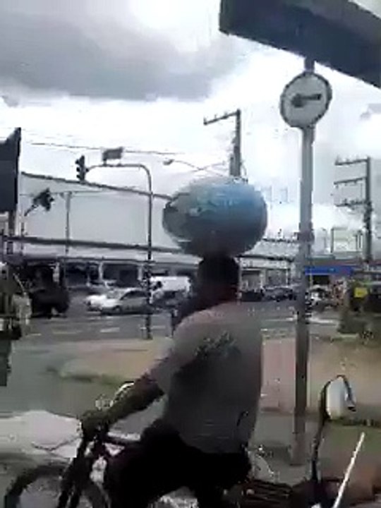 Amazing - Showing good Balance on Cycle