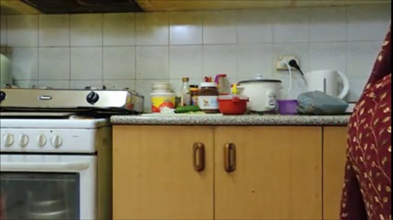 PAKISTANI AUNTY IN HOME BEAUTIFUL ASS VIEW AMAZING VIDEO