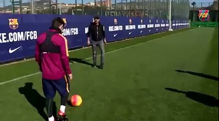 Leo Messi scored an fantastic goal for an incredible angle in Barcelona training