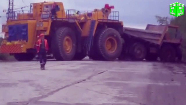 Самый большой тягач-буксировщик в мире