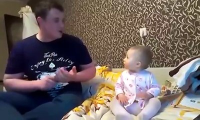 Отец поет доча танцует! Супер!