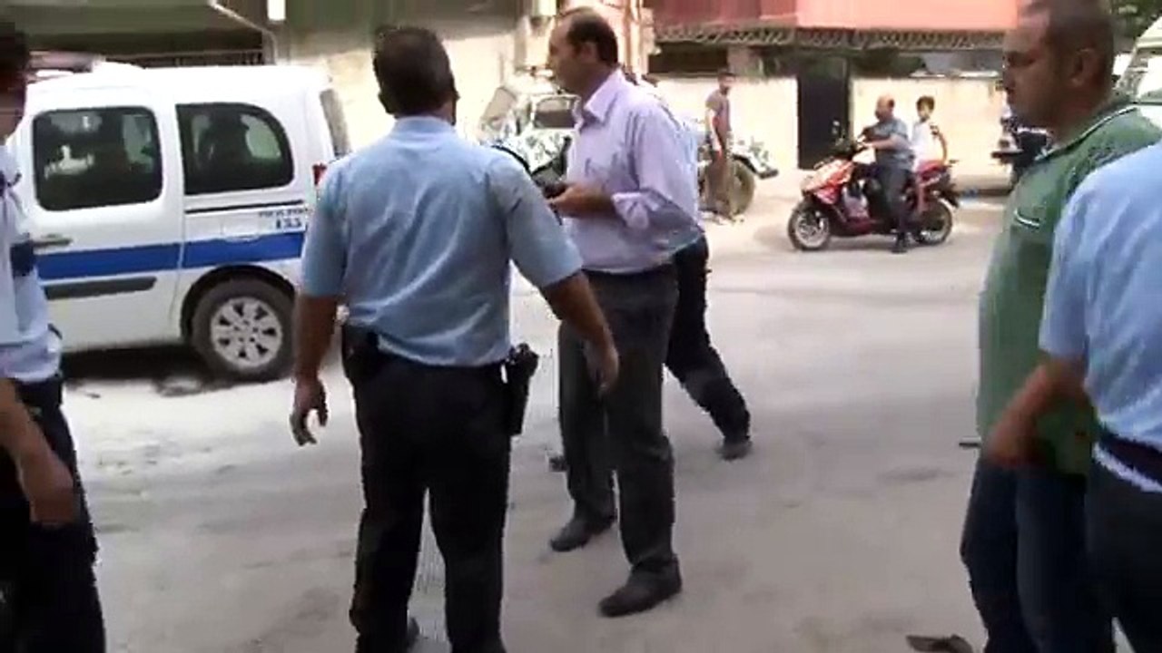Devriye gezen polis aracına molotof bombalı saldırı: 3 polis yaralandı
