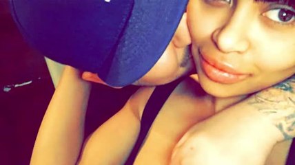 Télécharger la video: Rob Kardashian Showers Blac Chyna With Valentine's Day Love