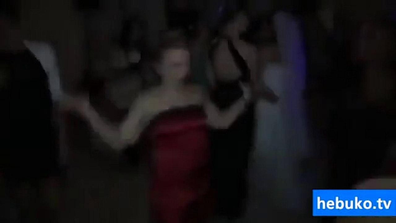 Düğünde kendini kaybeden hanım abla