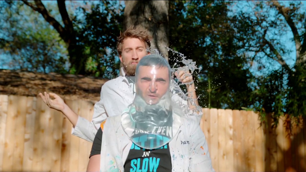 Le condom challenge - L'Oeil de Links du 15/02 - CANAL+