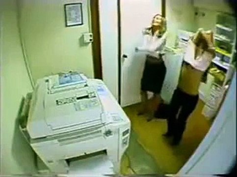 Genç Kızlar Girdikleri Odada Öyle Bişey Yaptılarki İzleyenler Şok Oldu Reposter_4